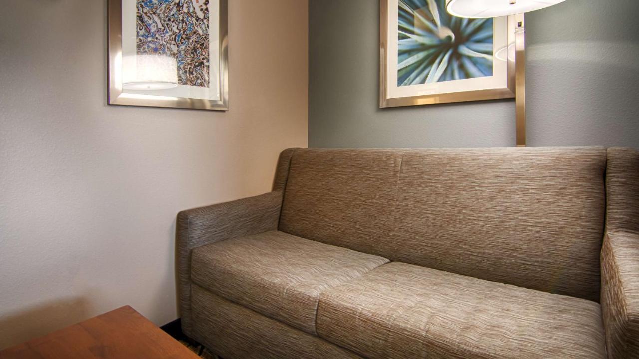 Queen Suite at Best Western Plus Blaine at the National Sports Center