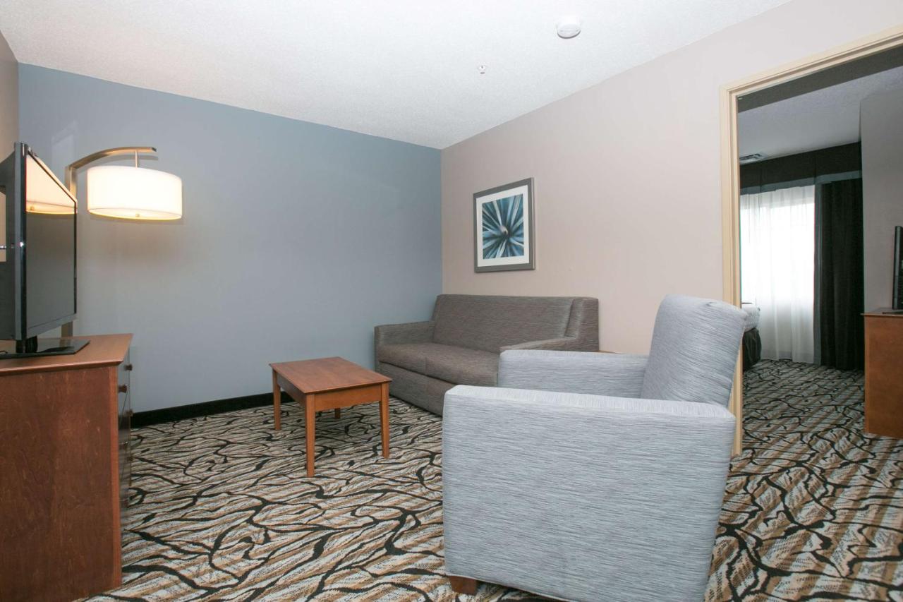 Three-Bedroom Suite at Best Western Plus Blaine at the National Sports Center