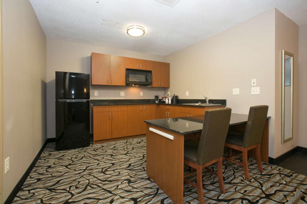 Three-Bedroom Suite at Best Western Plus Blaine at the National Sports Center