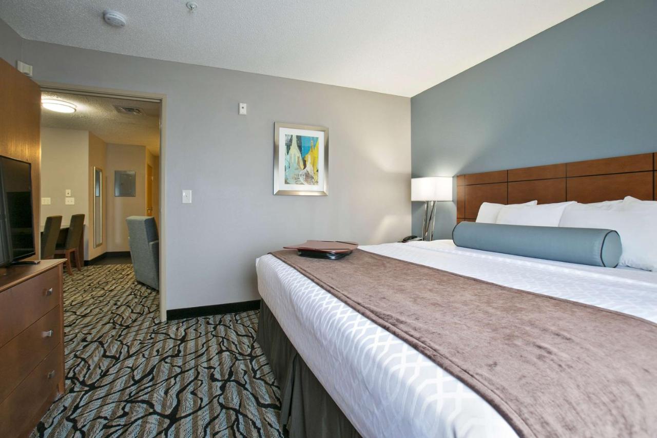 Three-Bedroom Suite at Best Western Plus Blaine at the National Sports Center