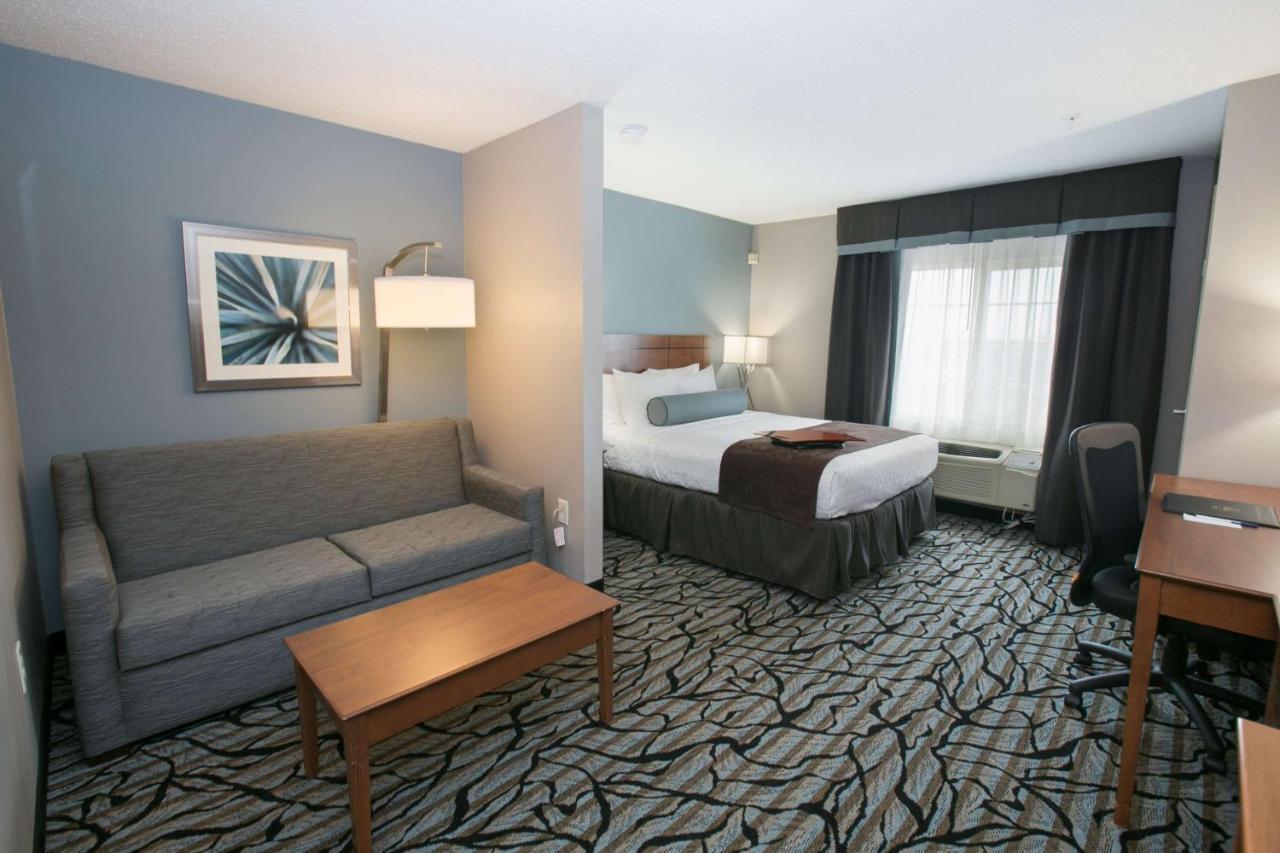 Queen Suite at Best Western Plus Blaine at the National Sports Center