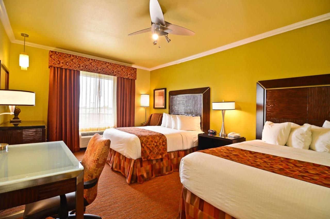 Queen Room with Two Queen Beds - Non Smoking at Best Western Plus Christopher Inn & Suites