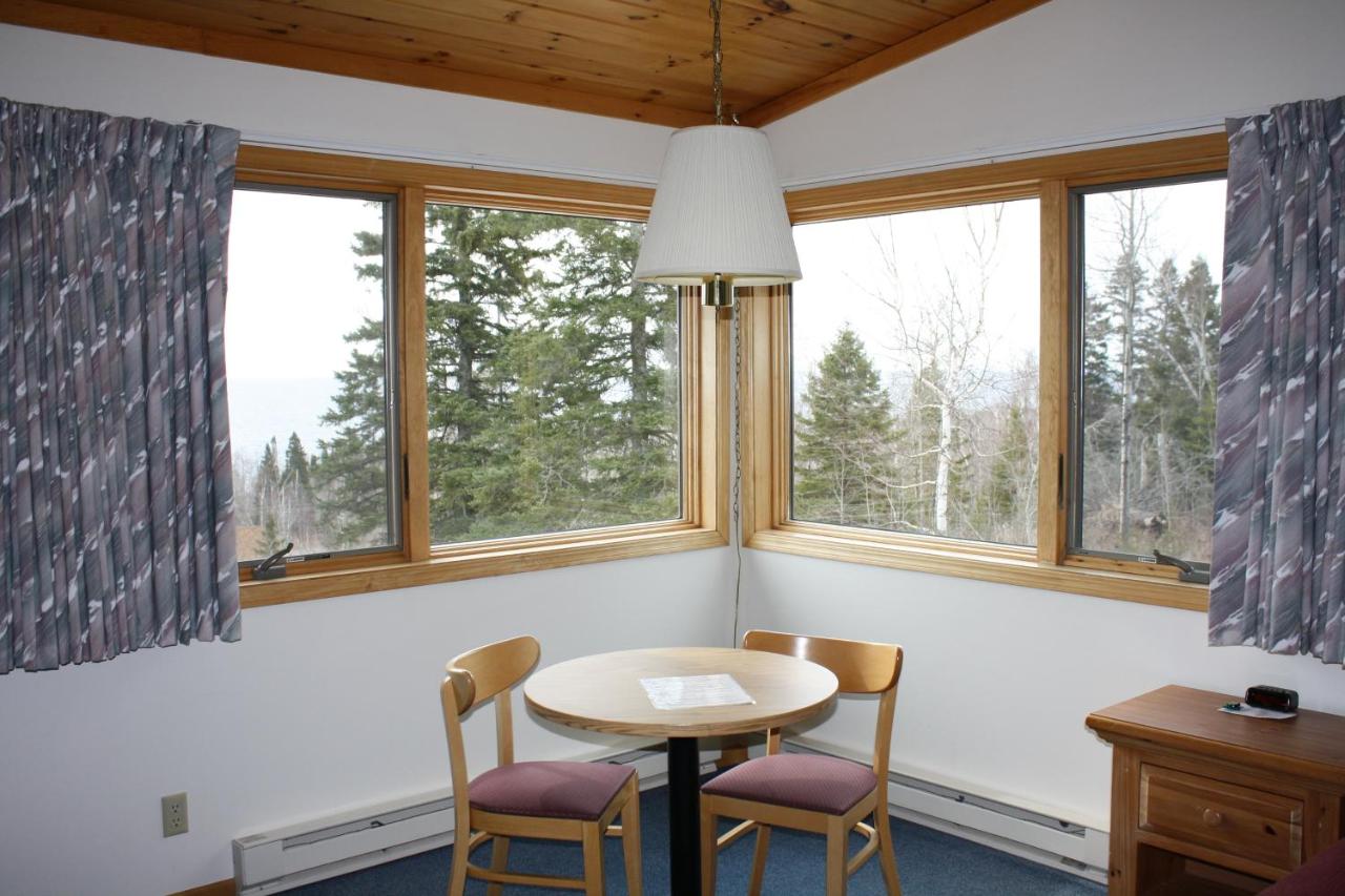 Deluxe Room at Superior Ridge Resort Motel