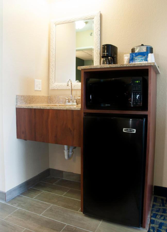 Queen Room - Disability Access at Grand Beach Resort Hotel