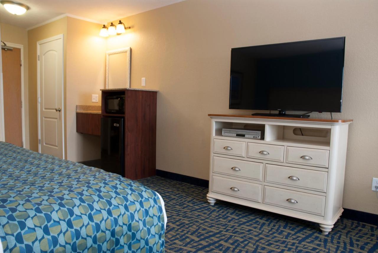 Deluxe King Room with Sofa Bed Beach View - First Floor at Grand Beach Resort Hotel