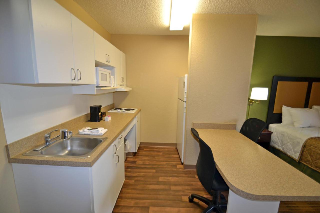 Queen Studio - Non-Smoking at Extended Stay America Suites Toledo Holland