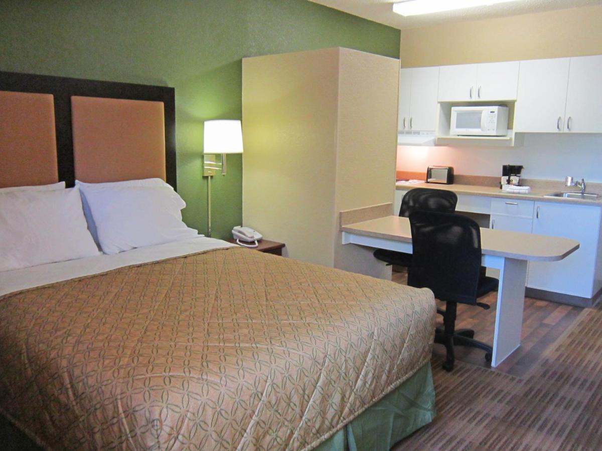 Queen Studio - Non-Smoking at Extended Stay America Suites Toledo Holland