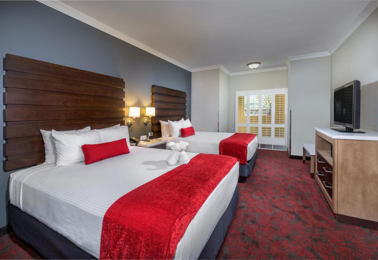 Imperial Deluxe Suite at Desert Palms Hotel & Suites