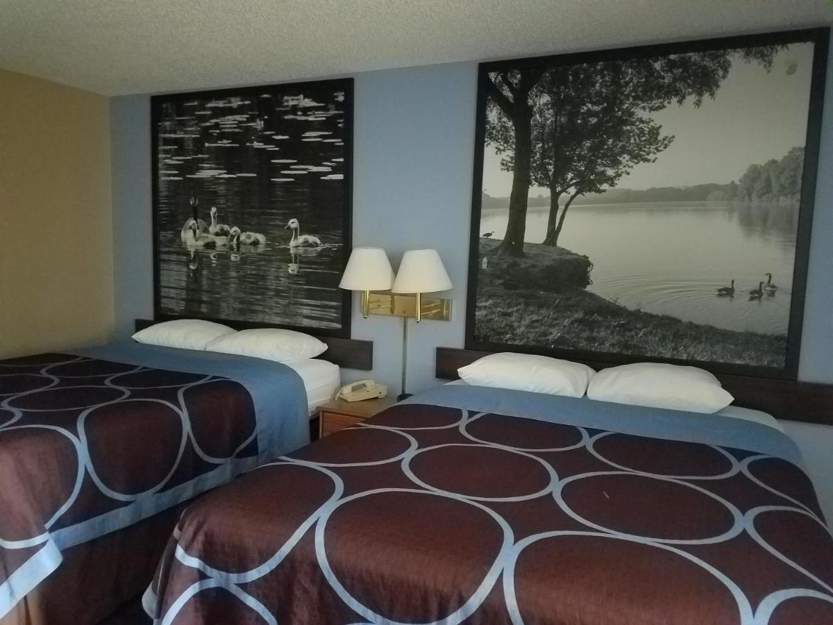 Queen Room with Two Queen Beds - Non-Smoking at Super 8 by Wyndham Chariton