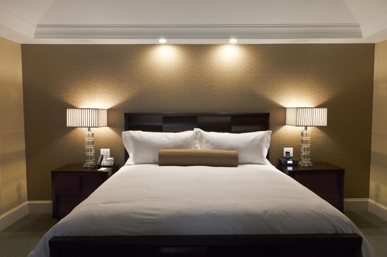 King Suite at Town & Country Inn and Suites