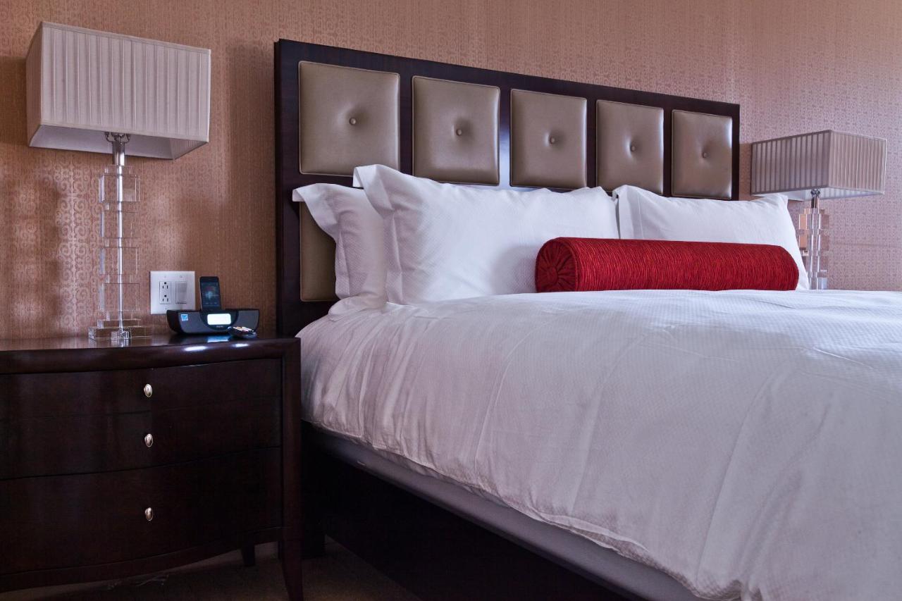Superior King Suite at Town & Country Inn and Suites