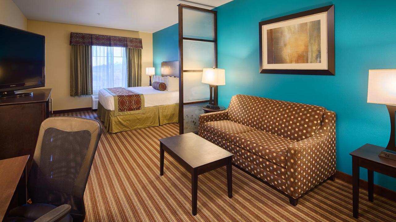 King Suite - Disability Access - Non Smoking at Best Western Plus Desoto Inn & Suites
