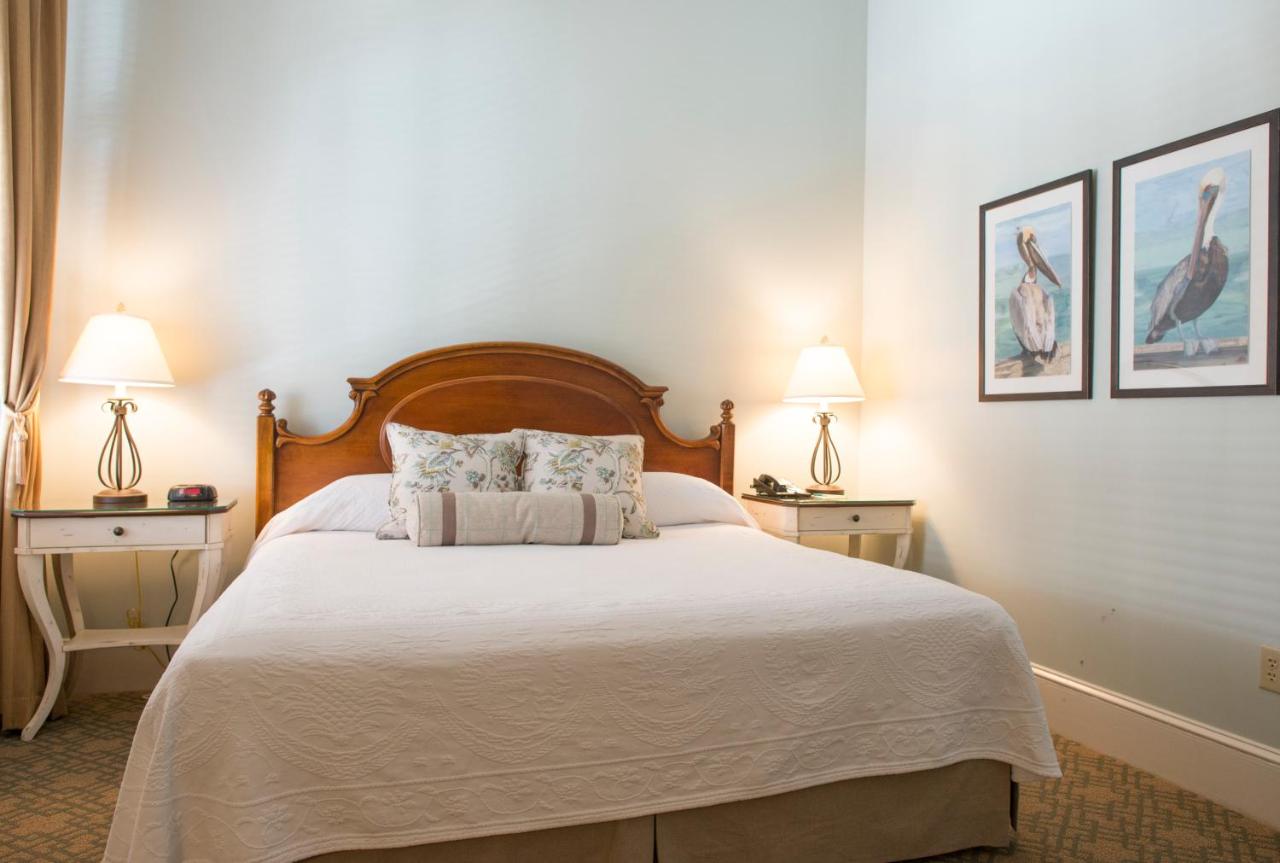 Standard King Room at Fulton Lane Inn