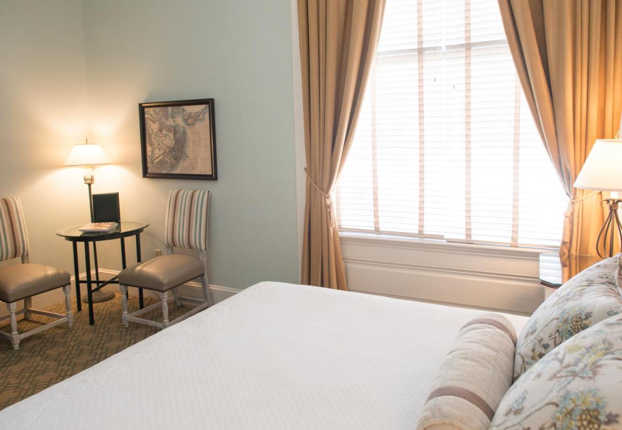 Standard King Room at Fulton Lane Inn