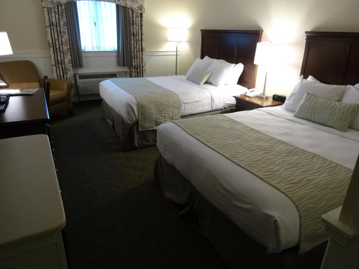 Standard Queen Room with Two Queen Beds at Bird in Hand Family Inn