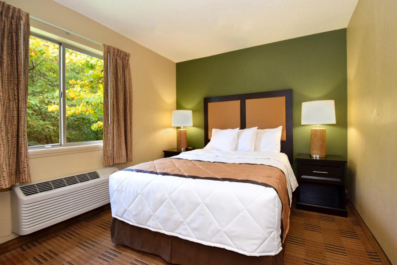 Deluxe Studio with 1 Queen Bed - Non-Smoking at Extended Stay America Suites North Raleigh Wake Towne Dr