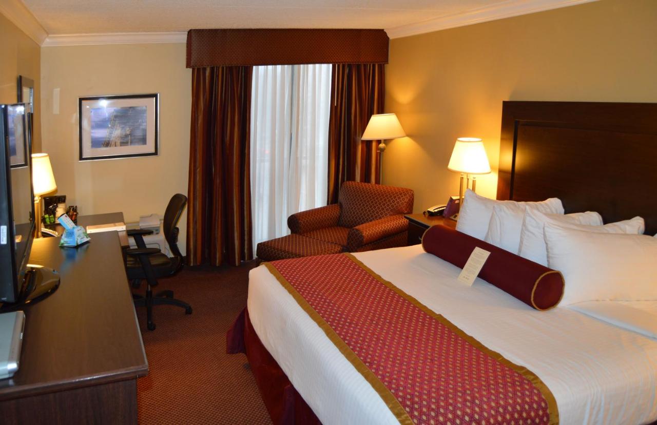 King Suite with Sofa Bed and Hot Tub - Non-Smoking at Best Western Plus Genetti Wilkes Barre