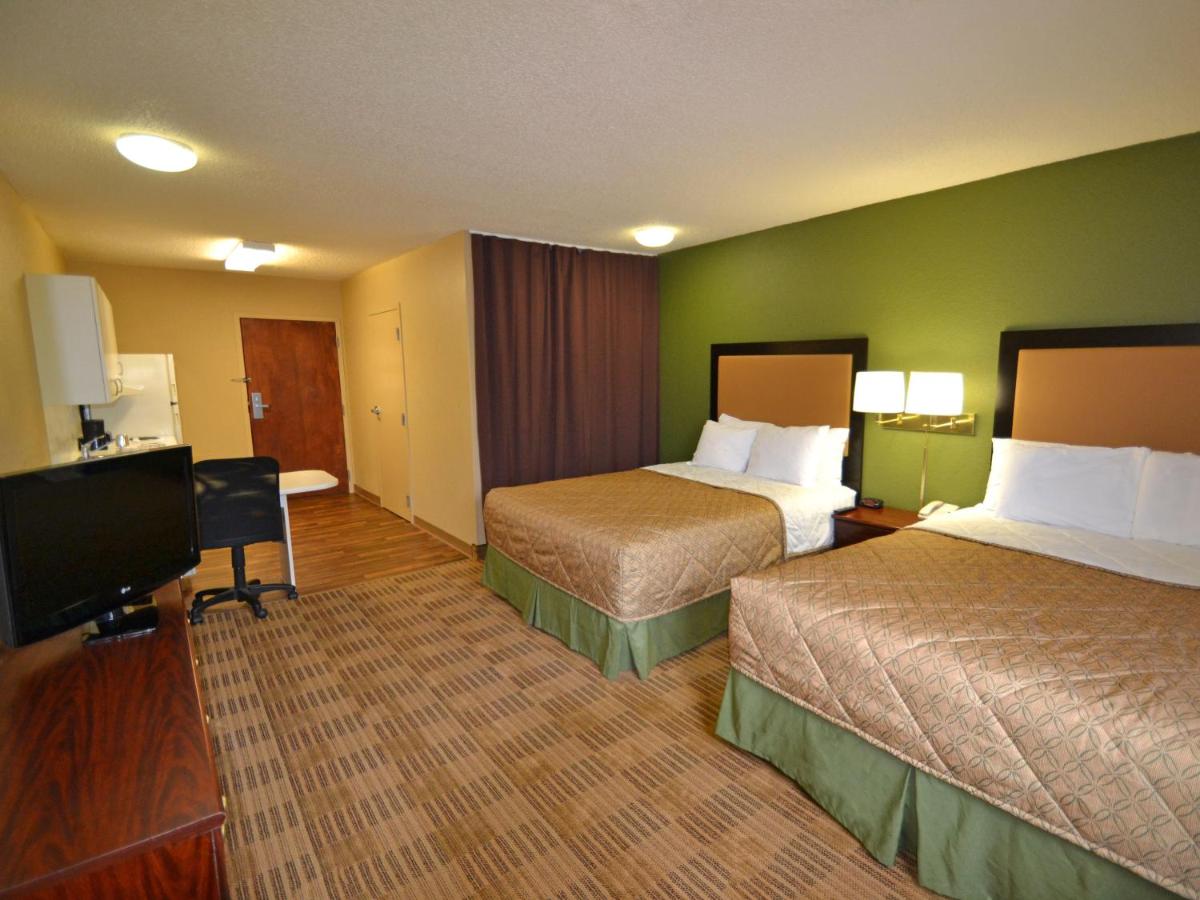 Studio with 2 Double Beds - Non-Smoking at Extended Stay America Select Suites Detroit Farmington Hills