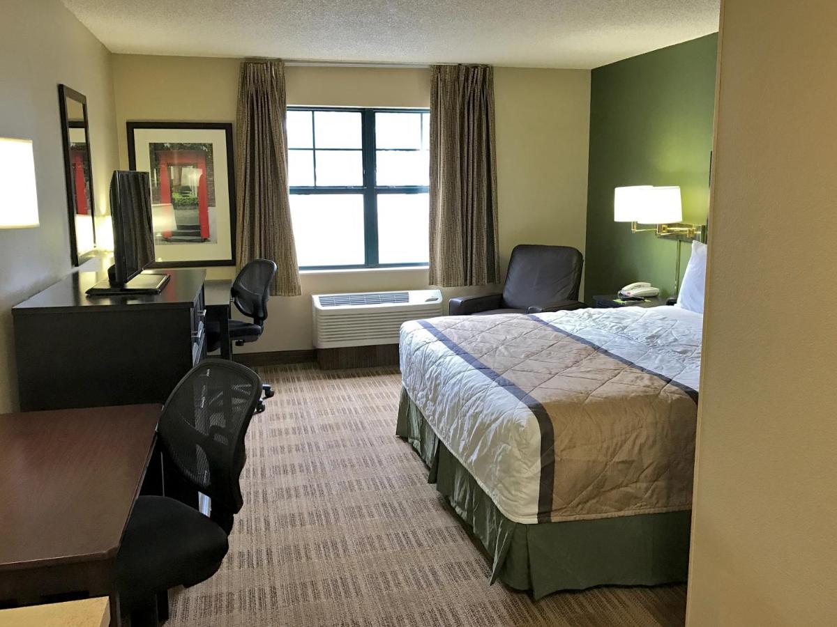 Studio with 1 King Bed - Non-Smoking at Extended Stay America Select Suites Detroit Farmington Hills