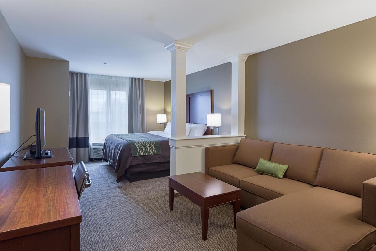 King  Suite - Non-Smoking at Pennant Hotel & Suites