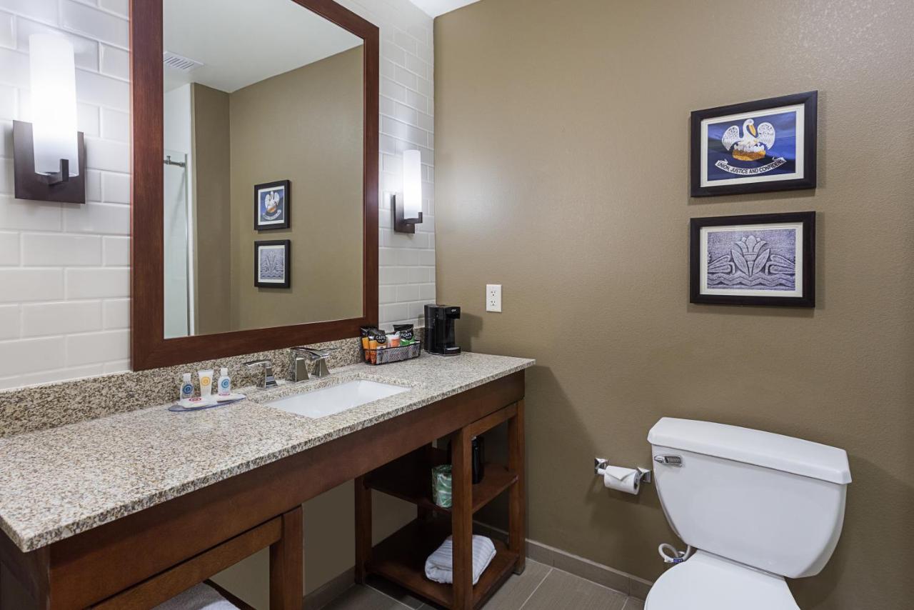 King  Suite - Non-Smoking at Pennant Hotel & Suites