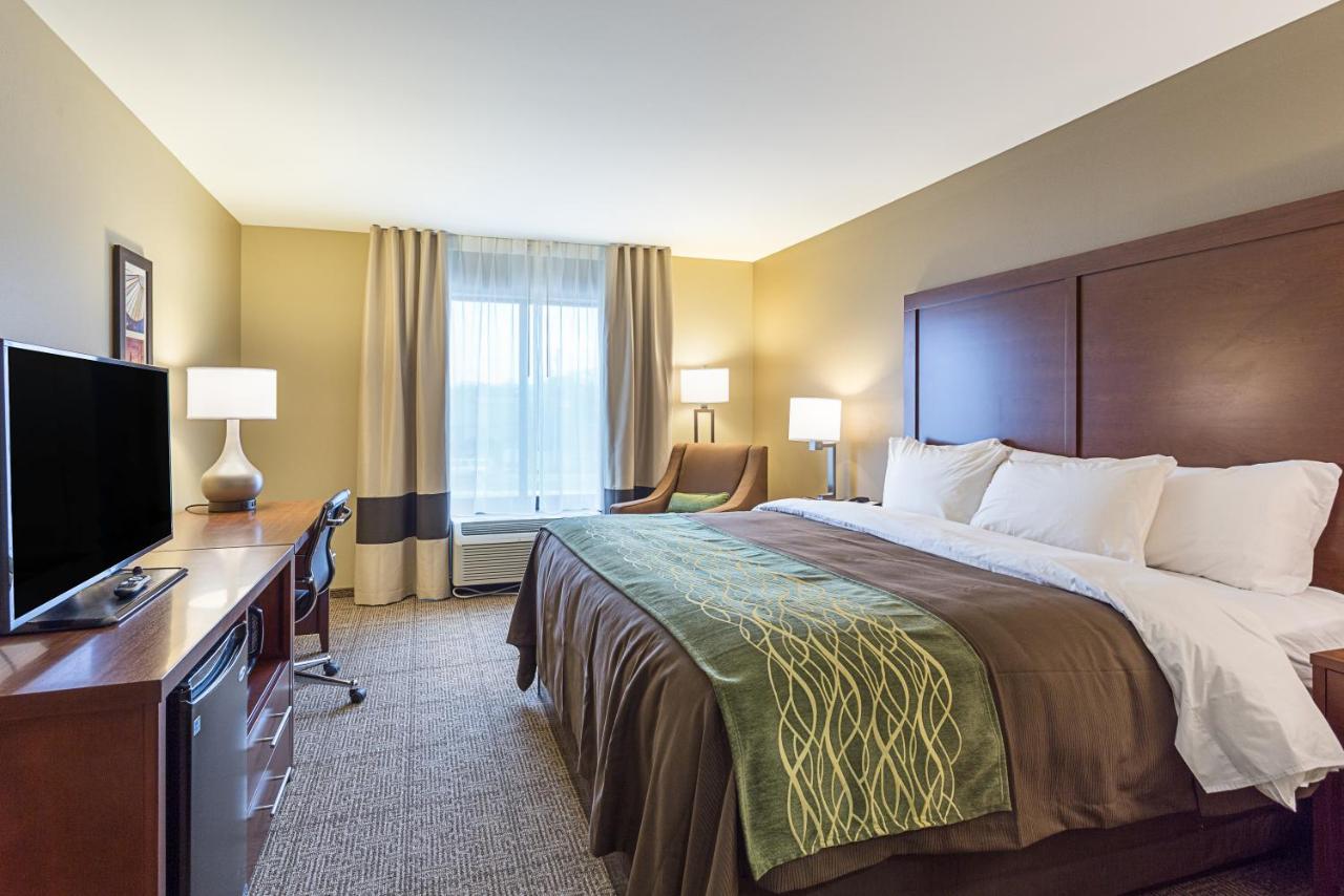 King Room - Non-Smoking at Pennant Hotel & Suites