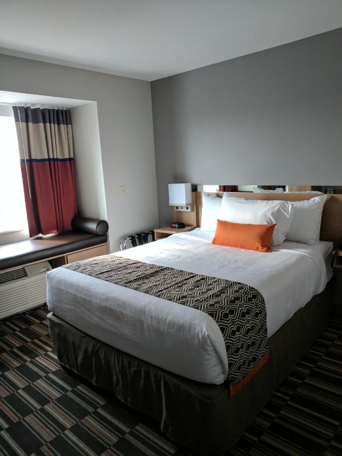 Queen Room - Non-Smoking at Microtel Inn & Suites by Wyndham Clarion