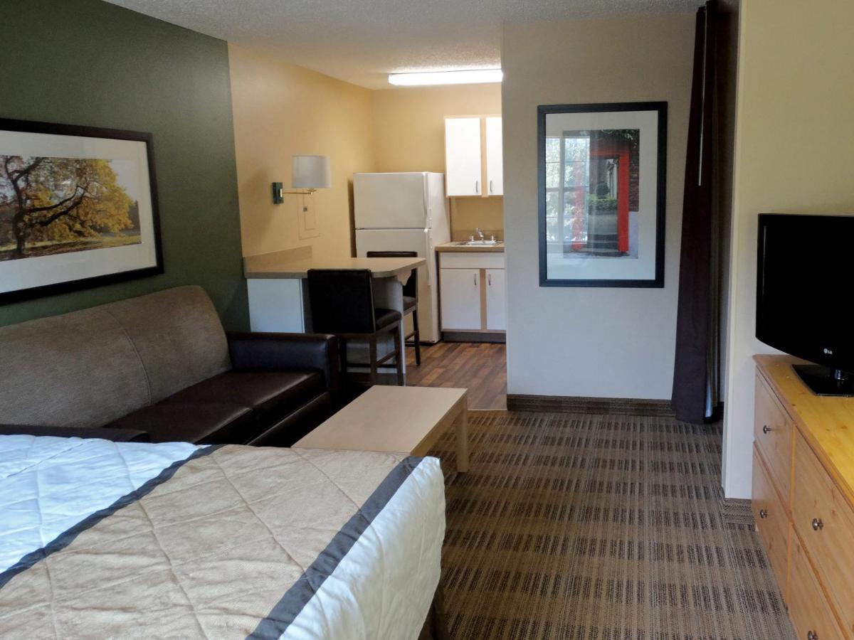 Deluxe Queen Studio - Non-Smoking at Extended Stay America - Raleigh-Research Triangle Park-Hwy54