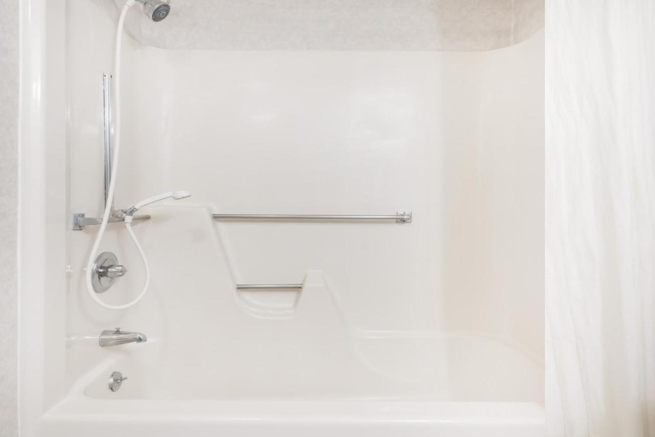 King Room - Mobility Access/Non-Smoking at Super 8 by Wyndham State College