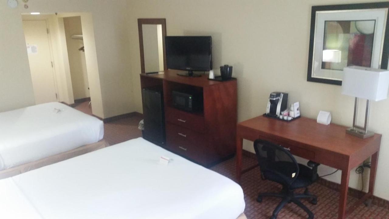 Queen Room with Two Queen Beds at Holiday Inn Express Harrisburg SW - Mechanicsburg by IHG
