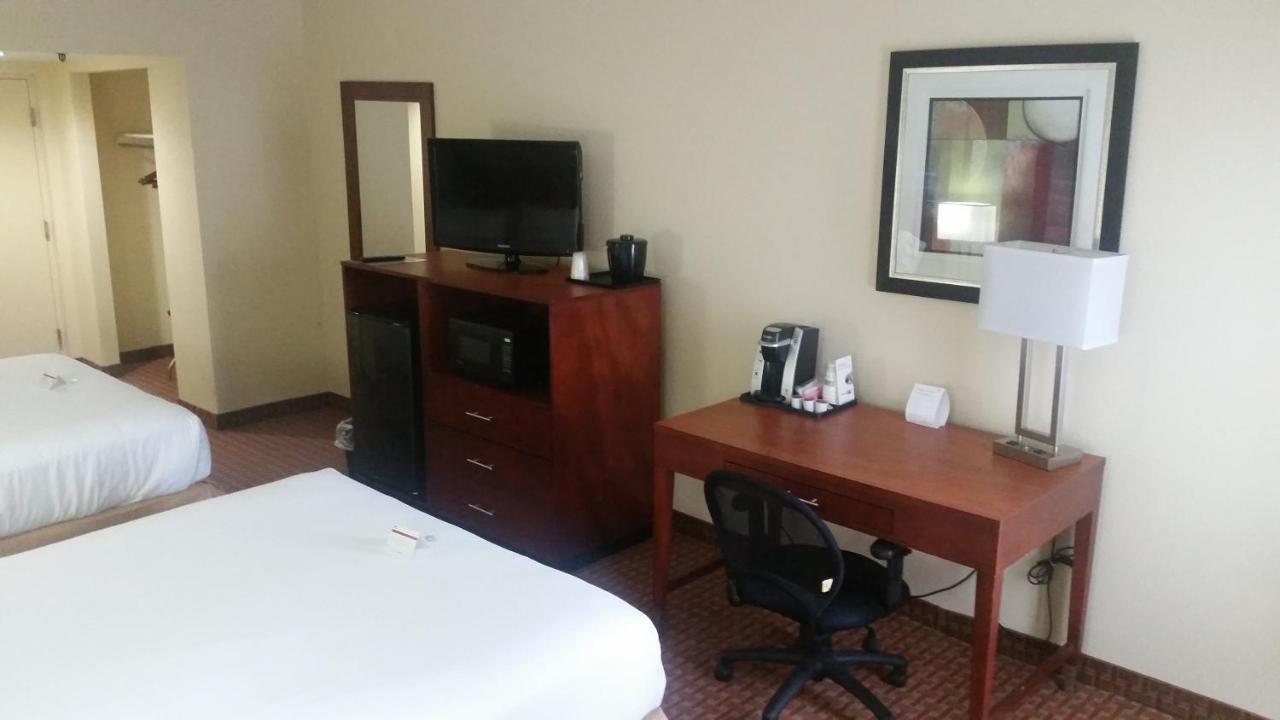 Queen Room with Two Queen Beds at Holiday Inn Express Harrisburg SW - Mechanicsburg by IHG