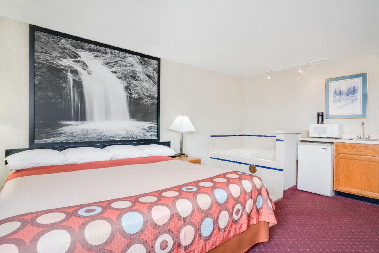 King Studio Suite - Non-Smoking at Super 8 by Wyndham Tomah Wisconsin