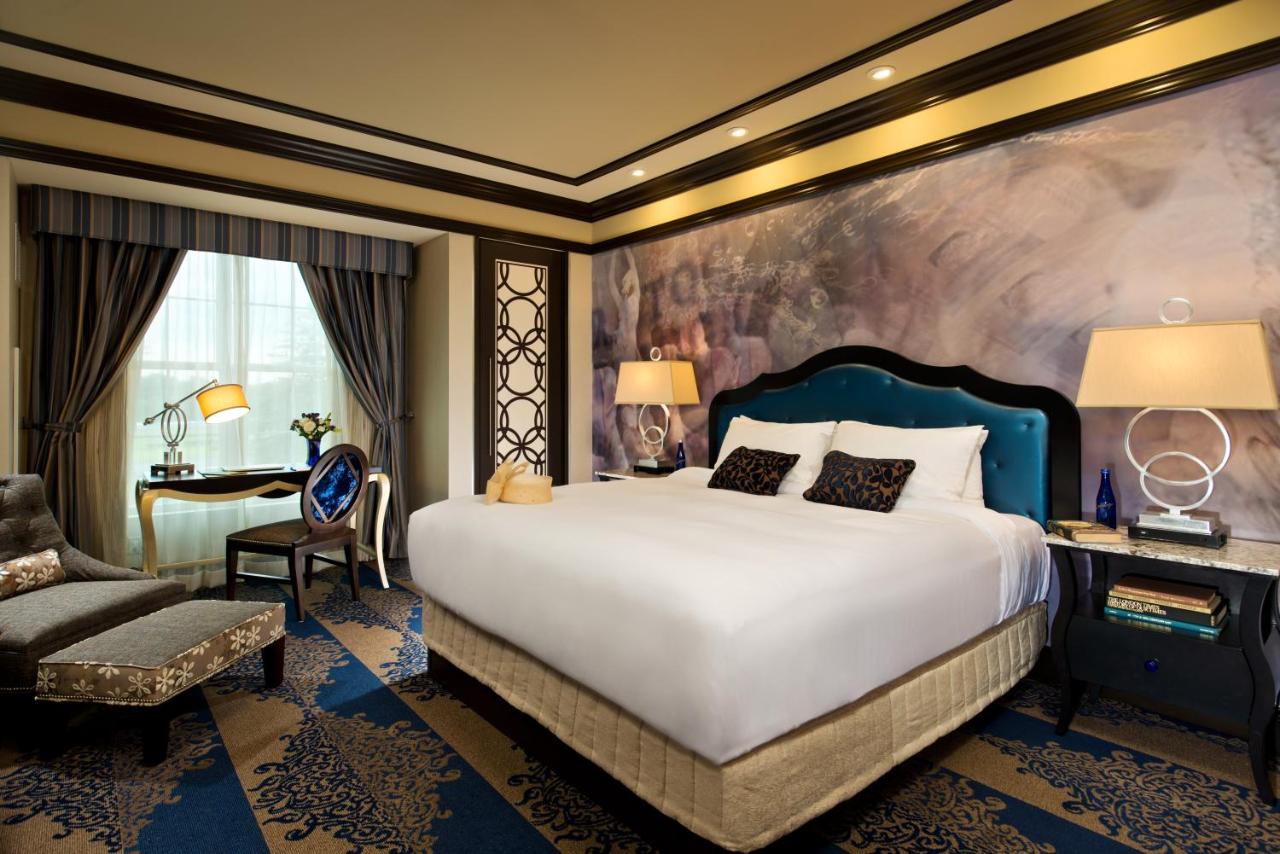 Deluxe King Room at Saratoga Casino Hotel