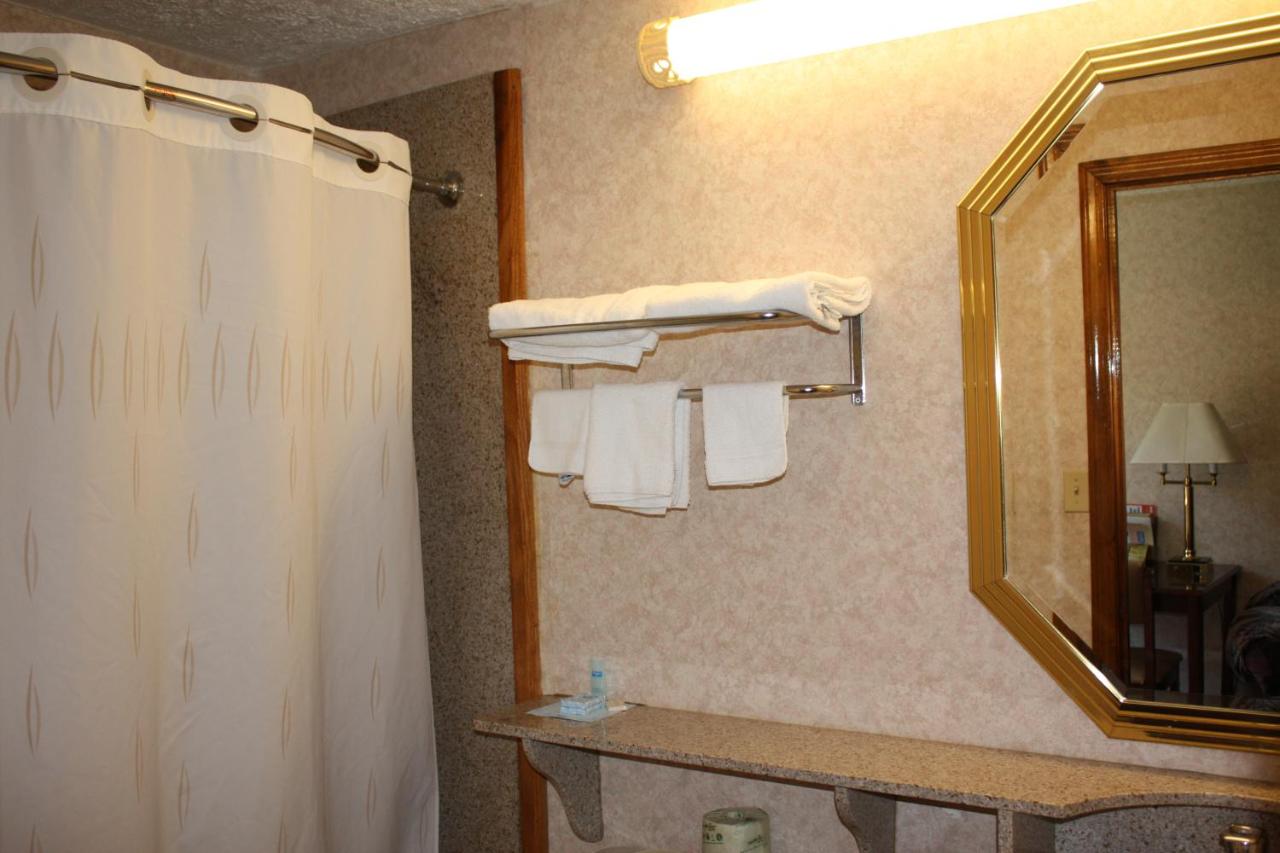 King Room with Sofa Bed - Non-Smoking at Rodeway Inn & Suites Branford - Guilford