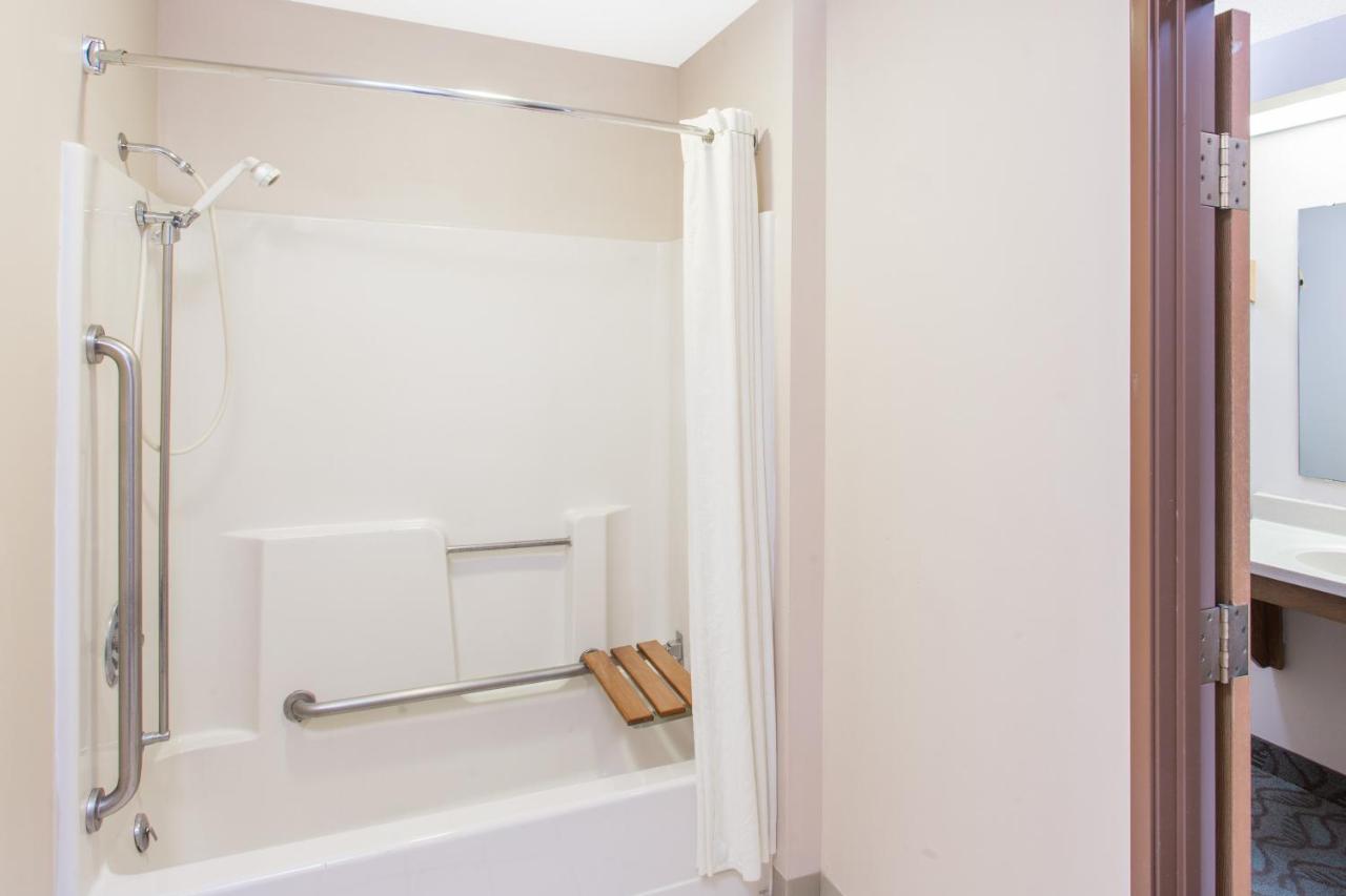 Queen Room - Mobility Access/Non-Smoking at Super 8 by Wyndham Dodgeville