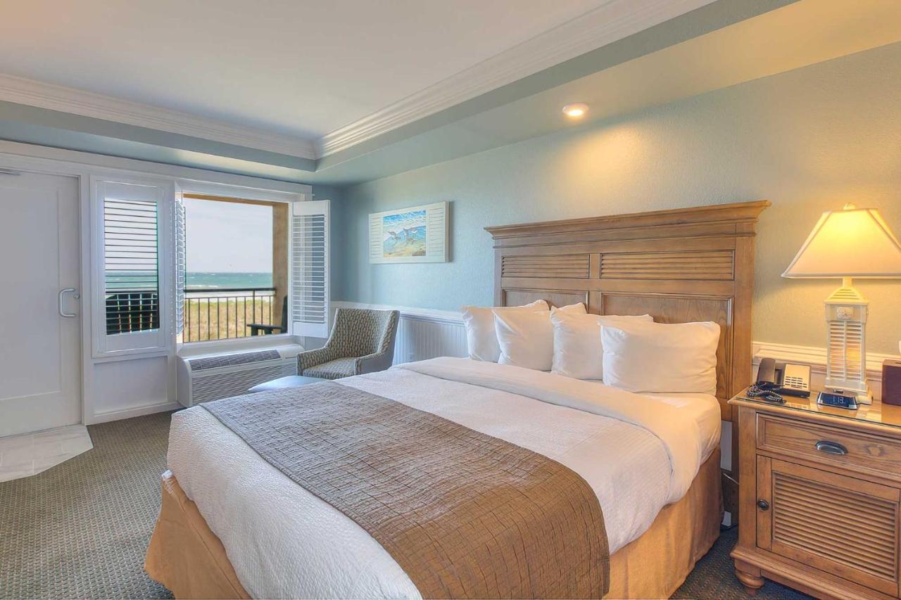 Dune View King Bed- Tower Building at Shutters on the Banks