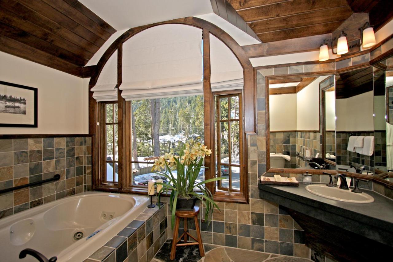 King Suite with Mountain View - McKinney at West Shore Cafe and Inn