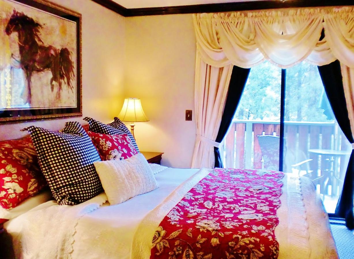 Deluxe King Room at The North Shore Inn