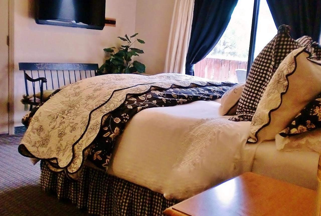 Deluxe King Suite at The North Shore Inn