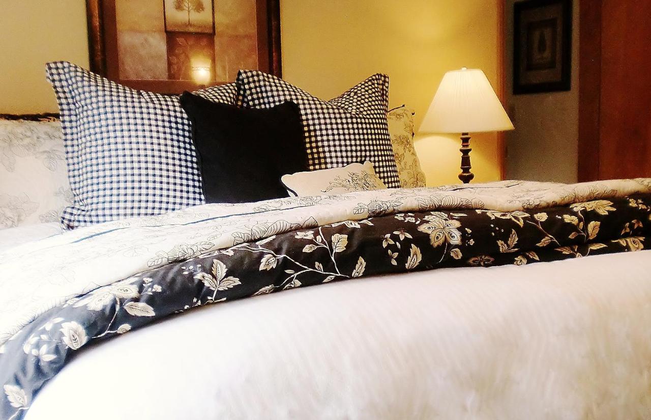 Deluxe King Suite at The North Shore Inn