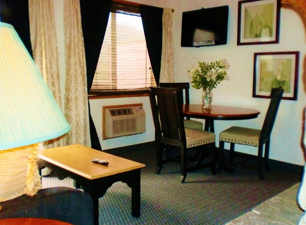 Deluxe King Suite at The North Shore Inn