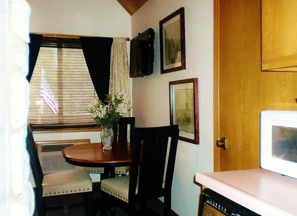 Deluxe King Suite at The North Shore Inn