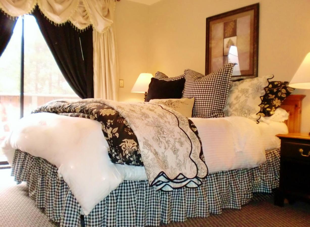 Deluxe King Suite at The North Shore Inn