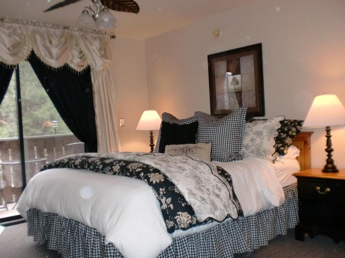 Deluxe King Suite at The North Shore Inn