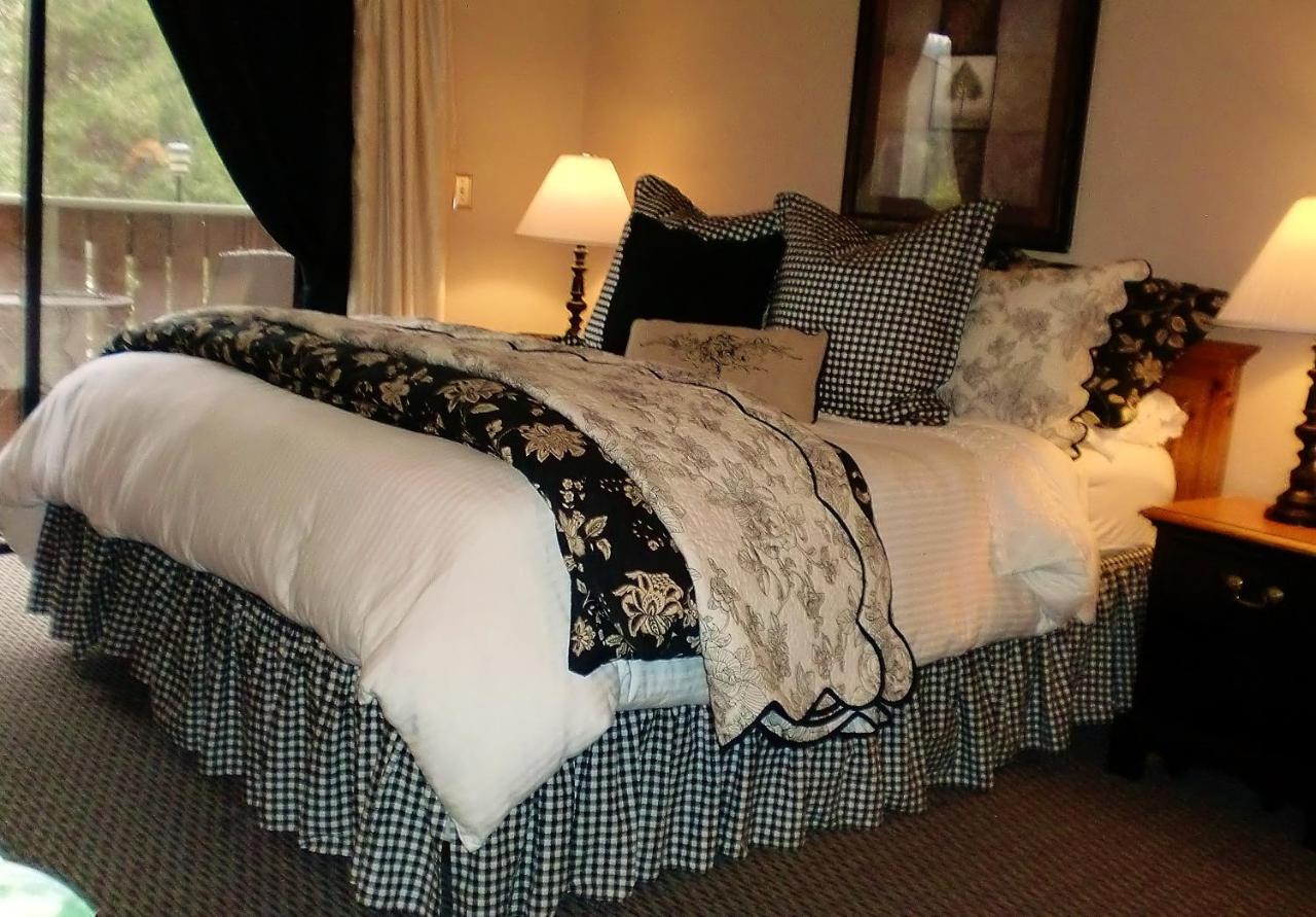 Deluxe King Suite at The North Shore Inn