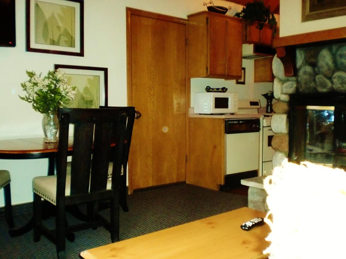 Deluxe King Suite at The North Shore Inn