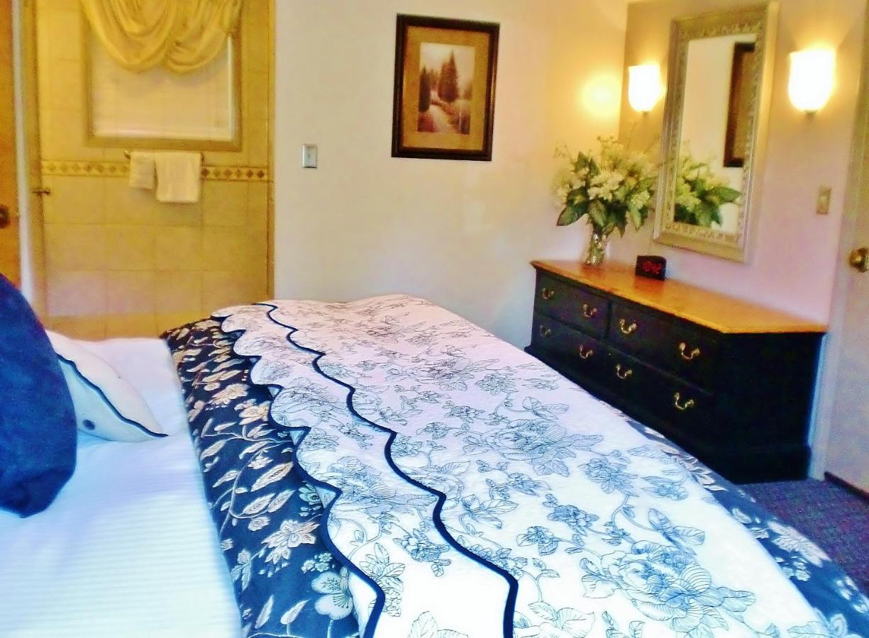 Deluxe King Suite at The North Shore Inn