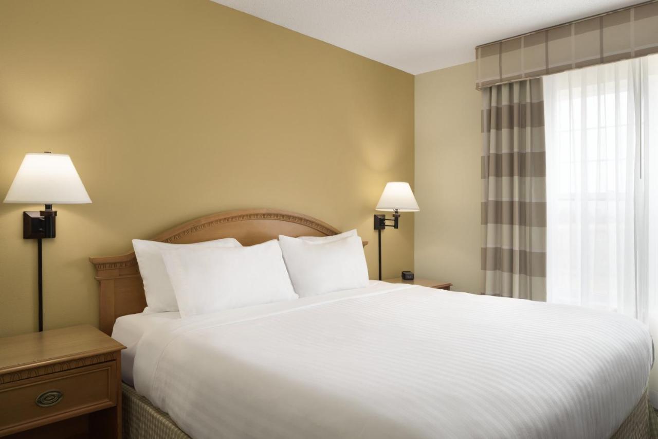 One-Bedroom King Suite with Sofa Bed at Country Inn & Suites by Radisson, Grinnell, IA