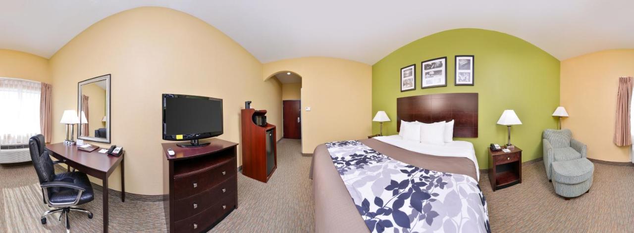 King Room at Sleep Inn & Suites Downtown Houston Near Convention Center