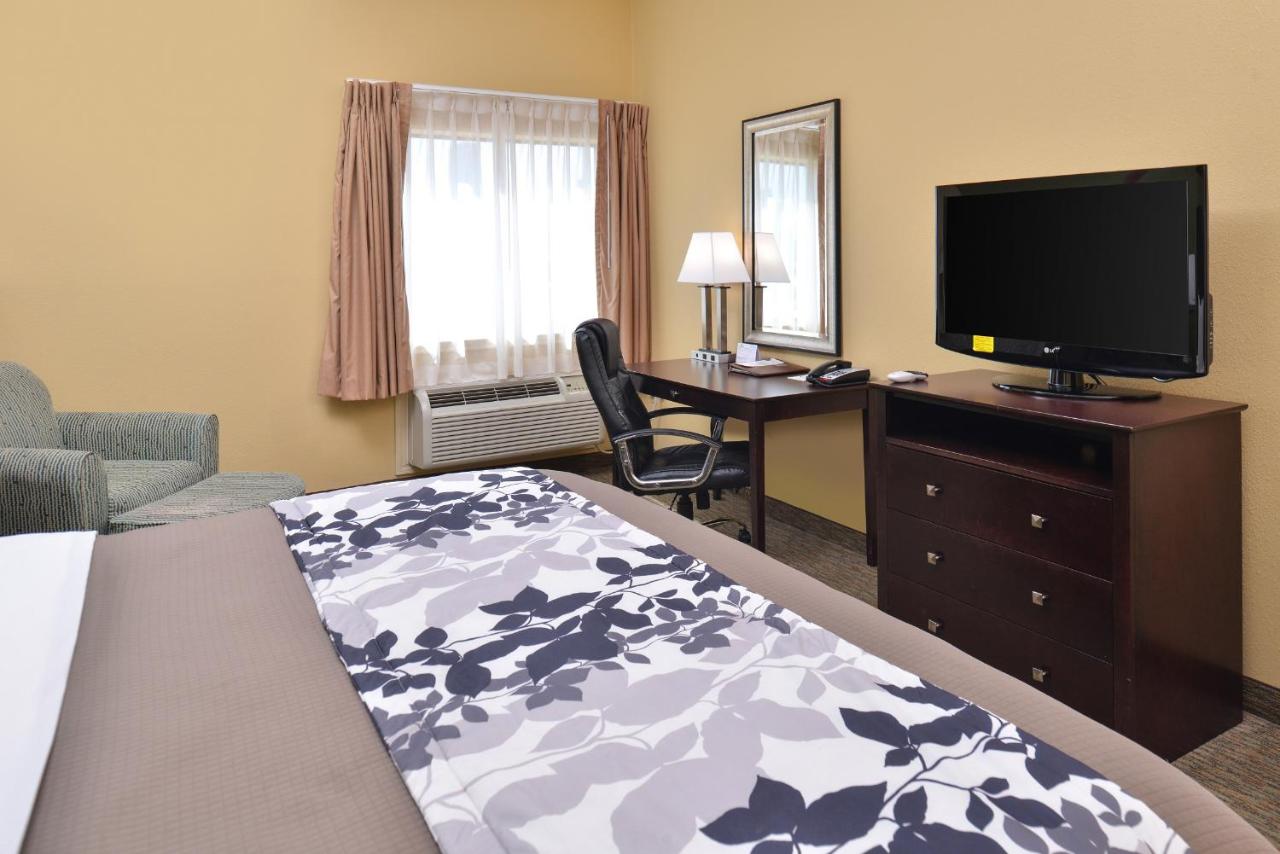 King Room at Sleep Inn & Suites Downtown Houston Near Convention Center